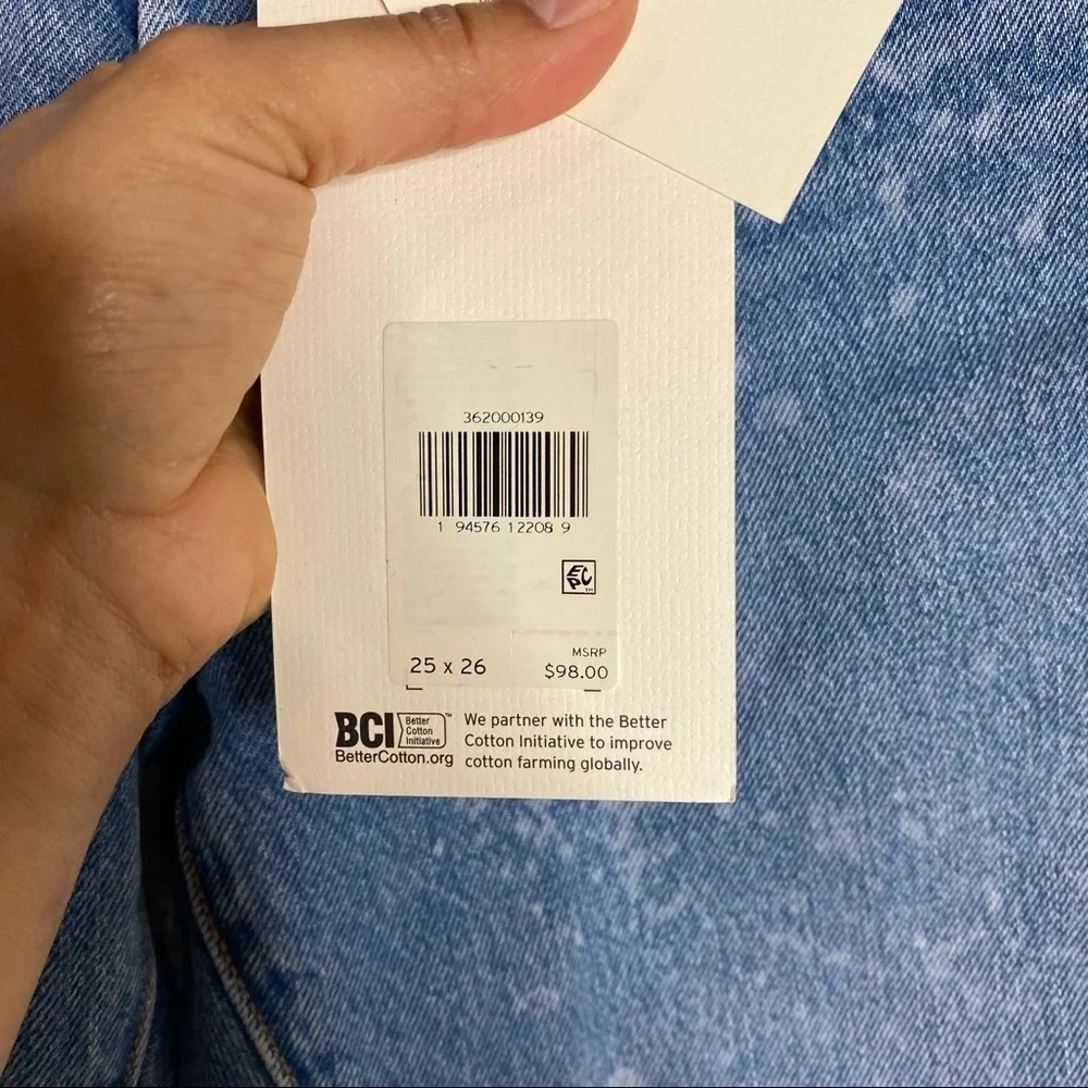 Levi’s- High Waisted 501 Crop Jeans in Full Stop Size 25